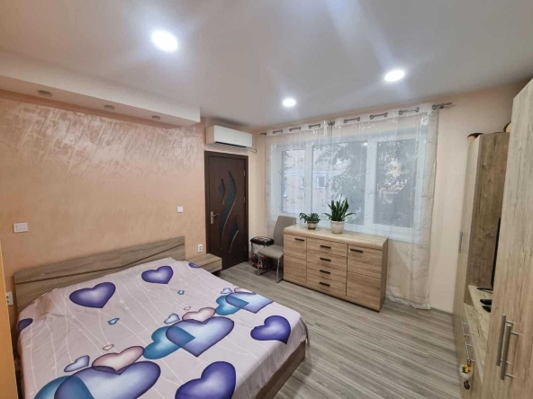 Етаж от къща в Ямбол, Изток - 155 кв.м за 1241 €/кв.м - Снимка #1