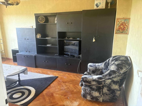 Двустаен апартамент в Плевен, Идеален център - 62 кв.м за 1210 €/кв.м - Снимка #1