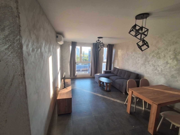 Дава се под наем Тристаен апартамент в София, Връбница 2 - 110 кв.м за 750 € - Снимка #1