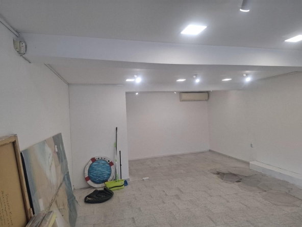 Дава се под наем Магазин в Пловдив, Център - 90 кв.м за 612 € - Снимка #1