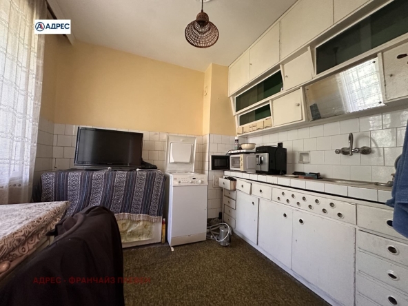 Тристаен апартамент в Плевен, Широк център - 115 кв.м за 1948 €/кв.м - Снимка #1