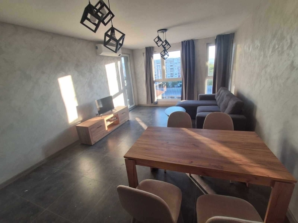 Дава се под наем Тристаен апартамент в София, Връбница 1 - 110 кв.м за 750 € - Снимка #1