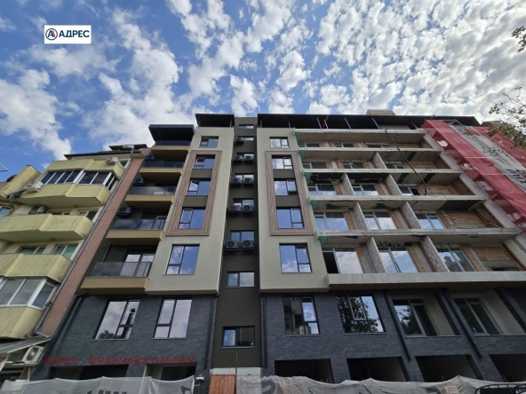 Тристаен апартамент в Плевен, Идеален център - 103 кв.м за 1350 €/кв.м - Снимка #1