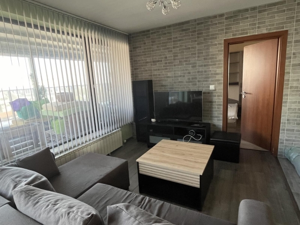 Двустаен апартамент в София, Студентски град - 96 кв.м за 7 €/кв.м - Снимка #1