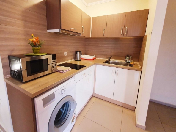 Дава се под наем Двустаен апартамент в Черноморец - 60 кв.м за 306 € - Снимка #1