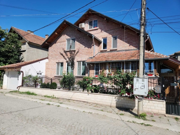 Къща в Горна Оряховица - 377 кв.м за 885 €/кв.м - Снимка #1