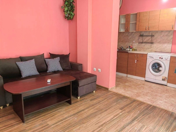 Дава се под наем Двустаен апартамент в Варна, Гръцка махала - 55 кв.м за 357 € - Снимка #1