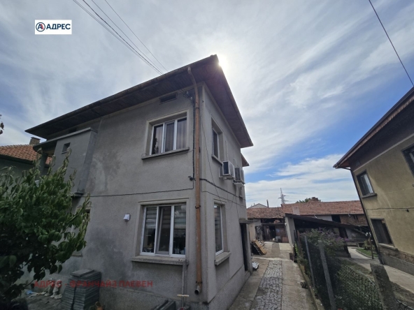 Етаж от къща в с. Опанец, Област Плевен - 90 кв.м за 1212 €/кв.м - Снимка #1