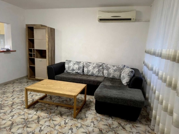 Дава се под наем Тристаен апартамент в Пловдив, Център - 100 кв.м за 459 € - Снимка #1