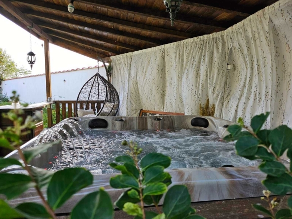 Дава се под наем Къща в с. Лъка, Област Бургас - 240 кв.м за 255 € - Снимка #1