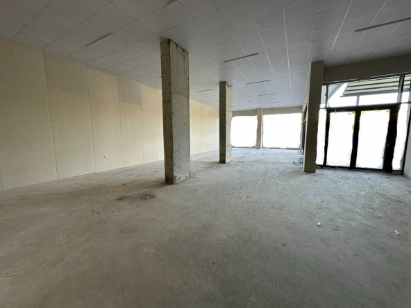 Дава се под наем Магазин в Пловдив, Христо Смирненски - 290 кв.м за 2610 € - Снимка #1