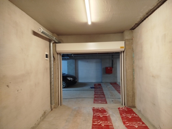 Дава се под наем Гараж / Паркомясто в София, Оборище - 19 кв.м за 127.5 € - Снимка #1