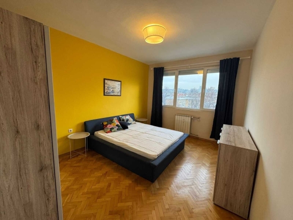 Дава се под наем Тристаен апартамент в София, Център - 110 кв.м за 990 € - Снимка #1