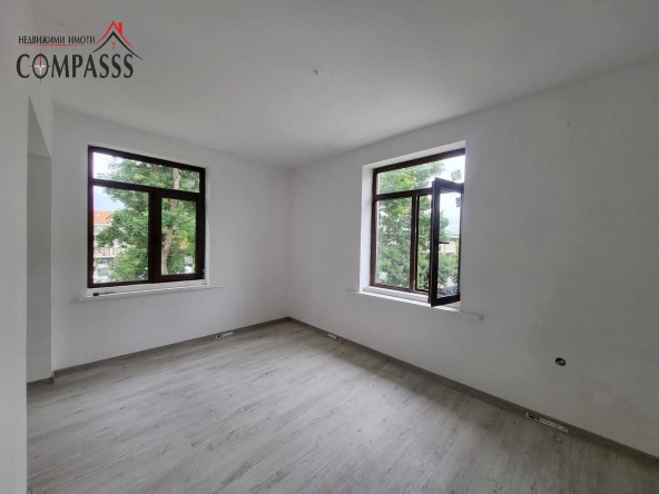 Двустаен апартамент в Добрич, Център - 60 кв.м за 1326 €/кв.м - Снимка #1