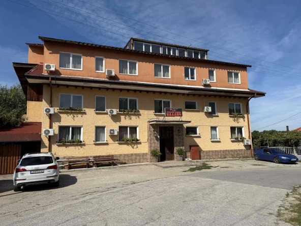 Хотел в с. Баланите, Област Габрово - 1149 кв.м за 1554 €/кв.м - Снимка #1