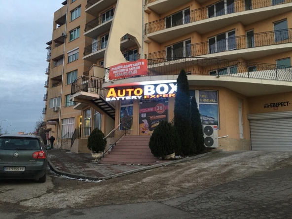 Дава се под наем Магазин в Велико Търново, Асенов - 105 кв.м за 612 € - Снимка #1