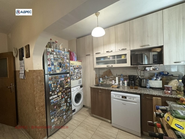 Тристаен апартамент в Плевен, 9-ти квартал - 97 кв.м за 2031 €/кв.м - Снимка #1