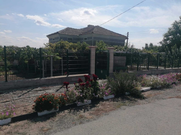 Къща в с. Полковник Иваново, Област Добрич - 80 кв.м за 438 €/кв.м - Снимка #1