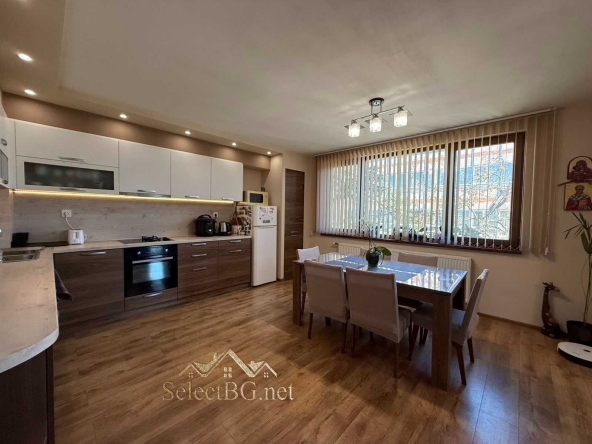 Многостаен апартамент в Велико Търново, Център - 136 кв.м за 2028 €/кв.м - Снимка #1