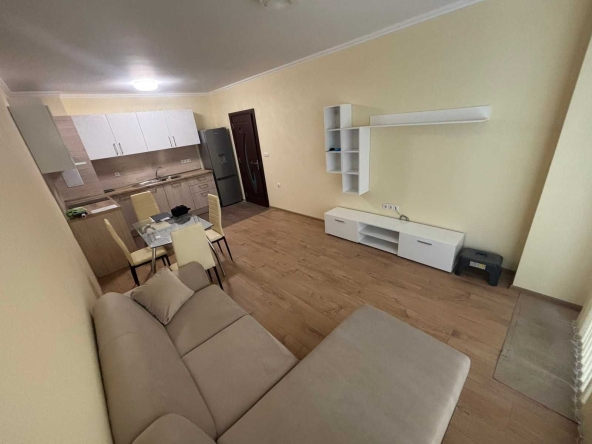 Дава се под наем Двустаен апартамент в Бургас, Славейков - 60 кв.м за 612 € - Снимка #1