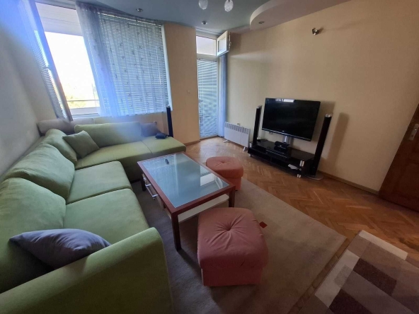 Дава се под наем Двустаен апартамент в Казанлък - 64 кв.м за 306 € - Снимка #1