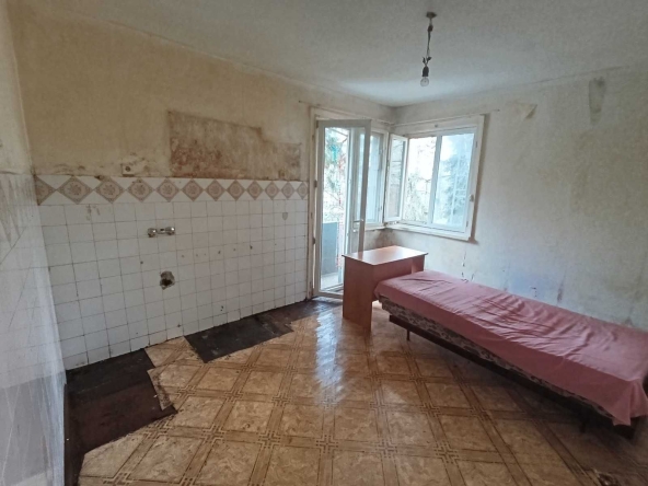 Дава се под наем Етаж от къща в София, Гоце Делчев - 60 кв.м за 230 € - Снимка #1