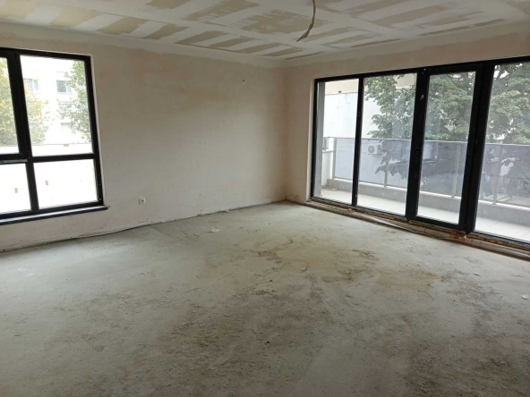 Тристаен апартамент в Казанлък - 118 кв.м за 1599 €/кв.м - Снимка #1