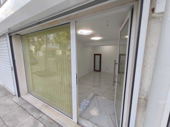 Дава се под наем Магазин в София, Зона Б-19 - 33 кв.м за 459 € - Снимка #1