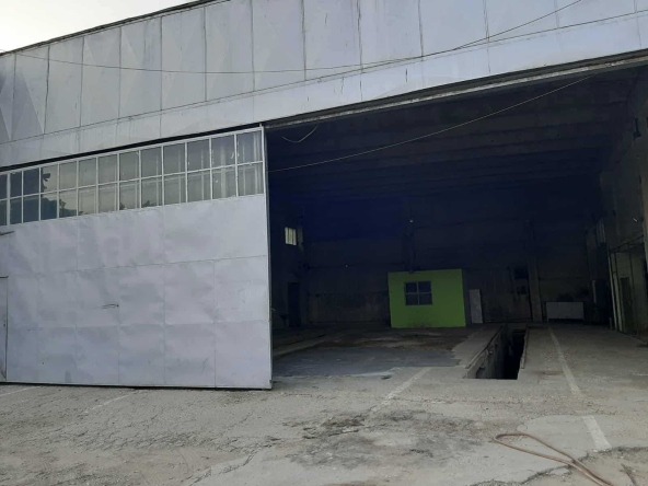 Дава се под наем Гараж / Паркомясто в Русе, в.з. Средна кула - 270 кв.м за 663 € - Снимка #1