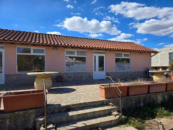 Дава се под наем Магазин в Суворово - 100 кв.м за 255 € - Снимка #1