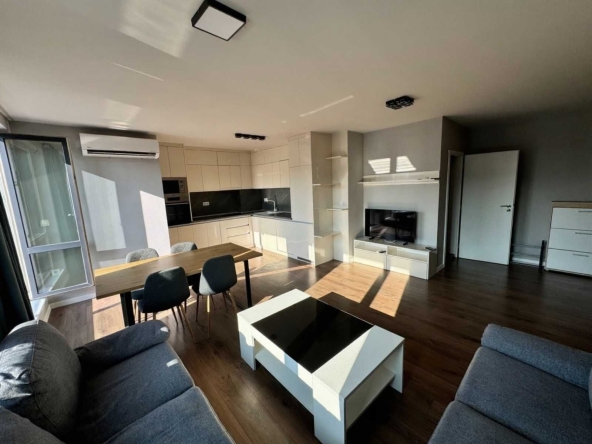 Дава се под наем Тристаен апартамент в Пловдив, Кючук Париж - 100 кв.м за 510 € - Снимка #1