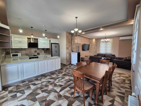 Дава се под наем Къща в Пловдив, Прослав - 250 кв.м за 2000 € - Снимка #1