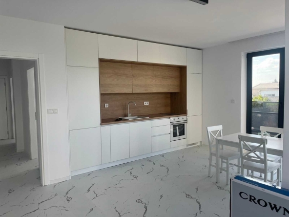 Дава се под наем Тристаен апартамент в Пловдив, Кършияка - 120 кв.м за 600 € - Снимка #1