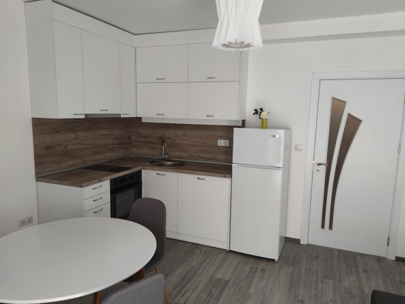 Дава се под наем Едностаен апартамент в Варна, ХЕИ - 43 кв.м за 357 € - Снимка #1