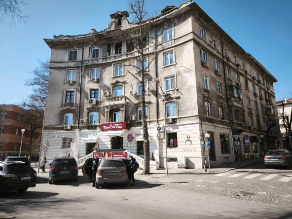 Дава се под наем Едностаен апартамент в Варна, Гръцка махала - 30 кв.м за 357 € - Снимка #1