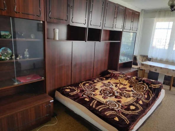 Дава се под наем Двустаен апартамент в Разград, Орел - 75 кв.м за 200 € - Снимка #1