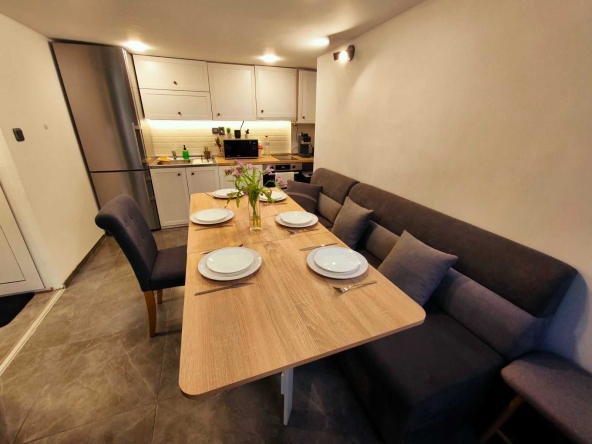 Тристаен апартамент в Варна, Операта - 80 кв.м за 11 €/кв.м - Снимка #1