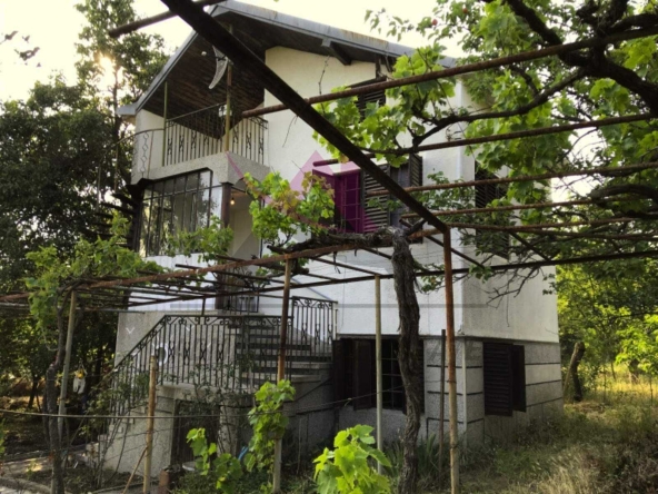 Дава се под наем Къща в Варна, м-т Сотира - 80 кв.м за 385 € - Снимка #1