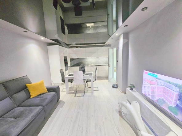 Тристаен апартамент в Пловдив, Младежки Хълм - 102 кв.м за 2942 €/кв.м - Снимка #1