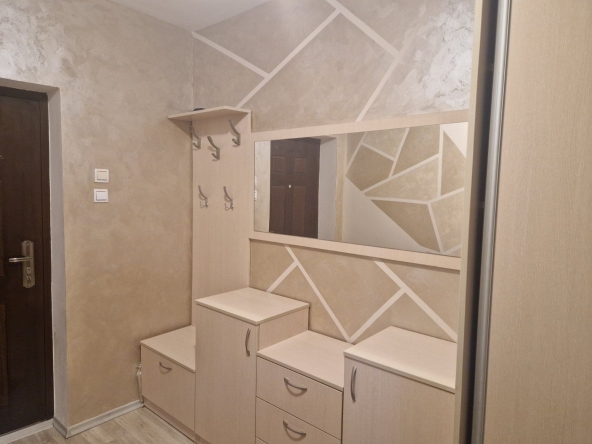 Дава се под наем Тристаен апартамент в Плевен, Идеален център - 80 кв.м за 408 € - Снимка #1