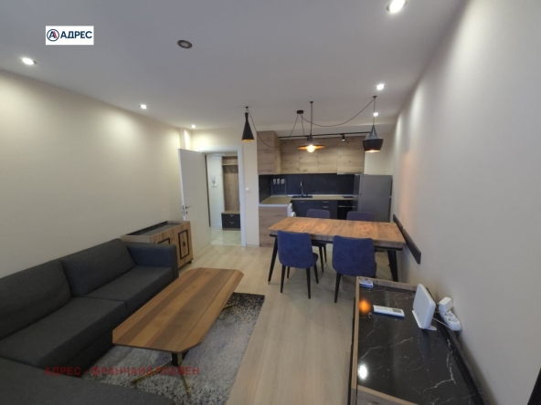 Двустаен апартамент в Плевен, Широк център - 72 кв.м за 2014 €/кв.м - Снимка #1