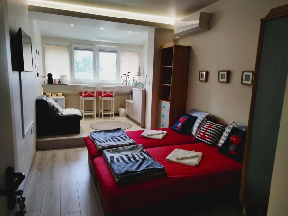 Дава се под наем Двустаен апартамент в Варна, Електрон - 16 кв.м за 17.85 € - Снимка #1