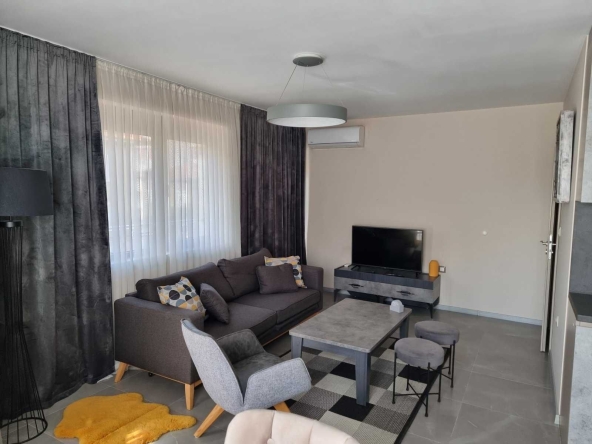 Дава се под наем Двустаен апартамент в Пловдив, Център - 75 кв.м за 612 € - Снимка #1