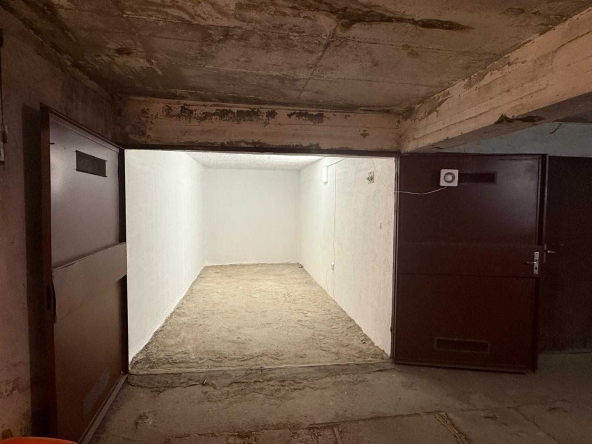 Гараж / Паркомясто в Стара Загора, ОРБ - 17 кв.м за 1265 €/кв.м - Снимка #1