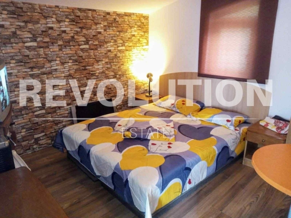 Дава се под наем Едностаен апартамент в Варна, Бриз - 30 кв.м за 300 € - Снимка #1