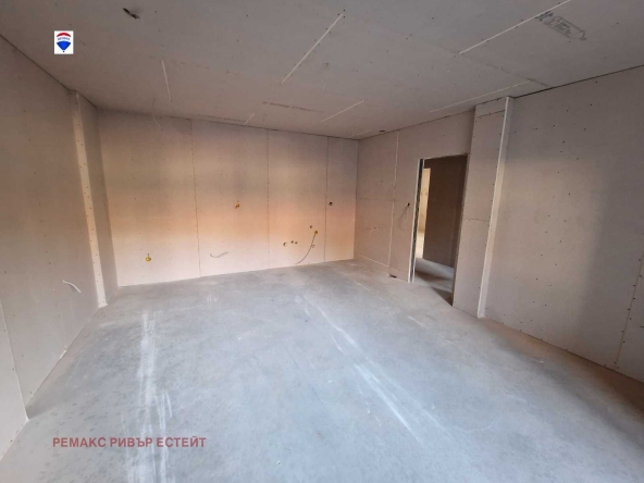 Етаж от къща в Русе, Широк център - 105 кв.м за 1333 €/кв.м - Снимка #1