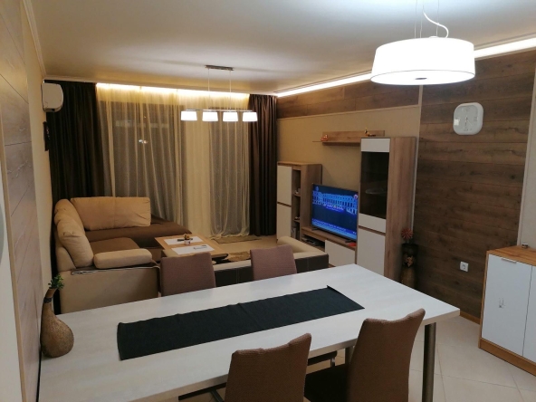 Дава се под наем Двустаен апартамент в Варна, м-т Траката - 60 кв.м за 511 € - Снимка #1