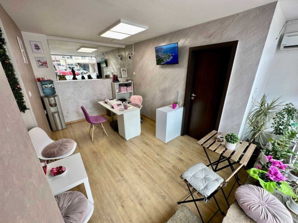 Дава се под наем Магазин в Пловдив, Център - 15 кв.м за 306 € - Снимка #1