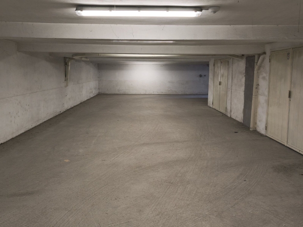 Дава се под наем Гараж / Паркомясто в София, Красно село - 19 кв.м за 140 € - Снимка #1