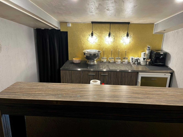 Дава се под наем Магазин в София, Левски Г - 121 кв.м за 1200 € - Снимка #1